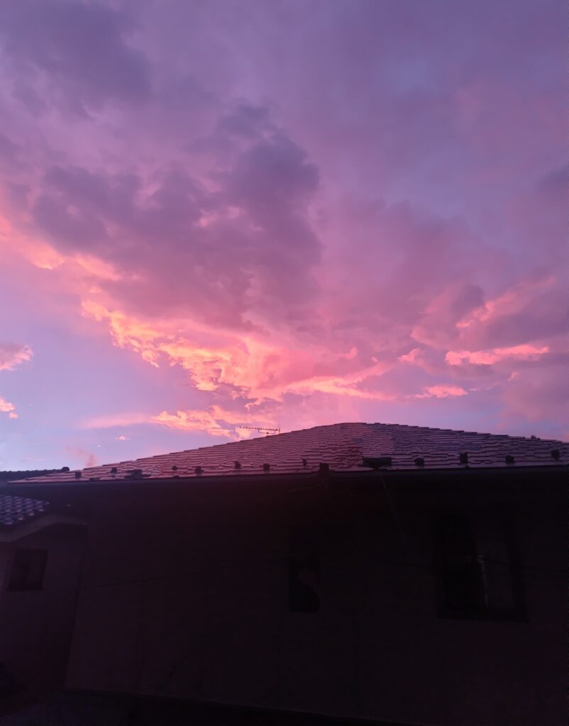 紫色に染まる空