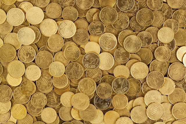 無数の金色のコイン
