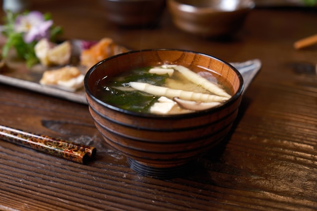 細竹とわかめと豆腐の味噌汁