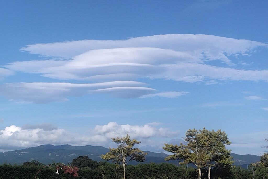 不思議な形の雲