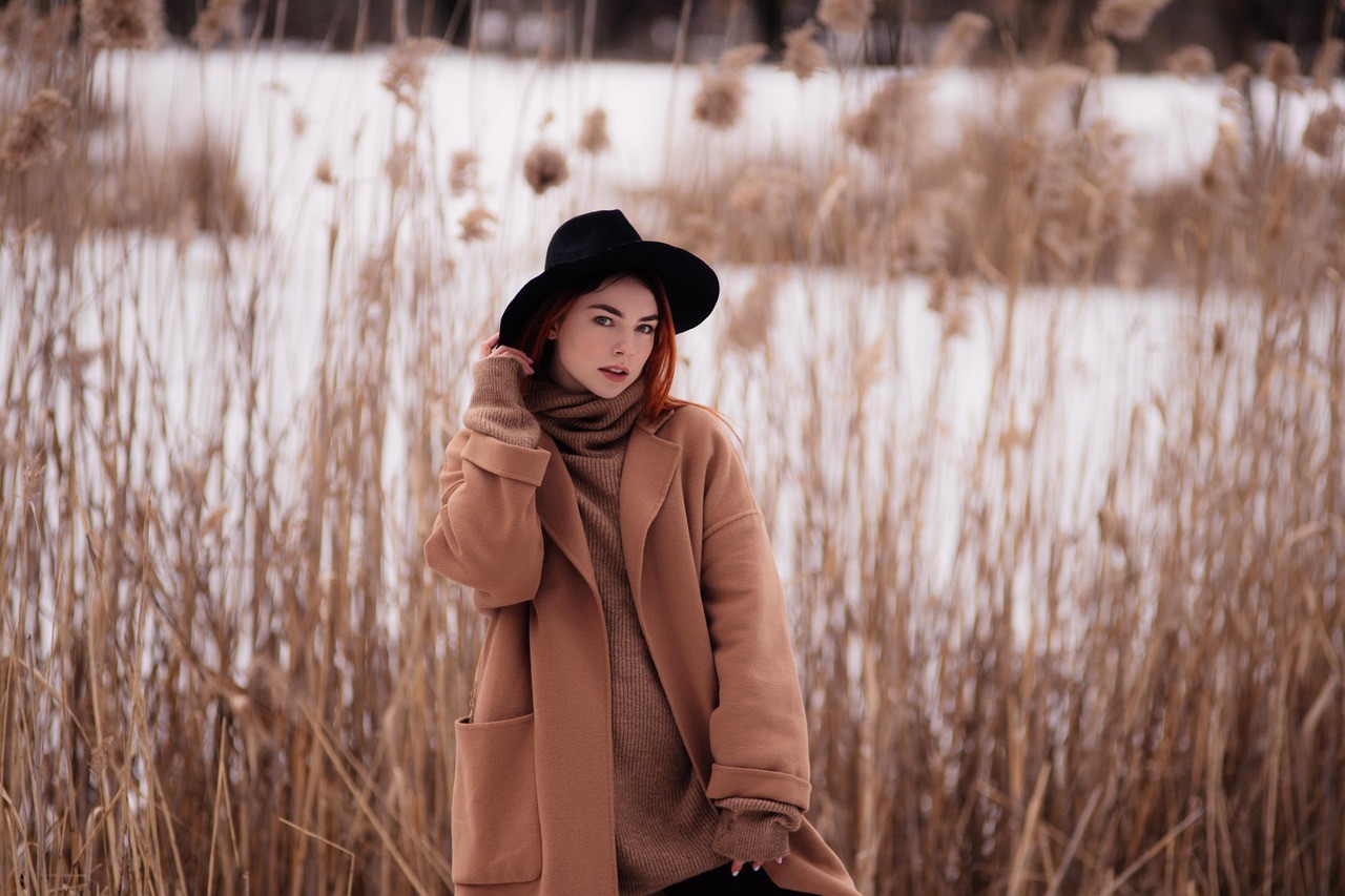 コートを着た女性