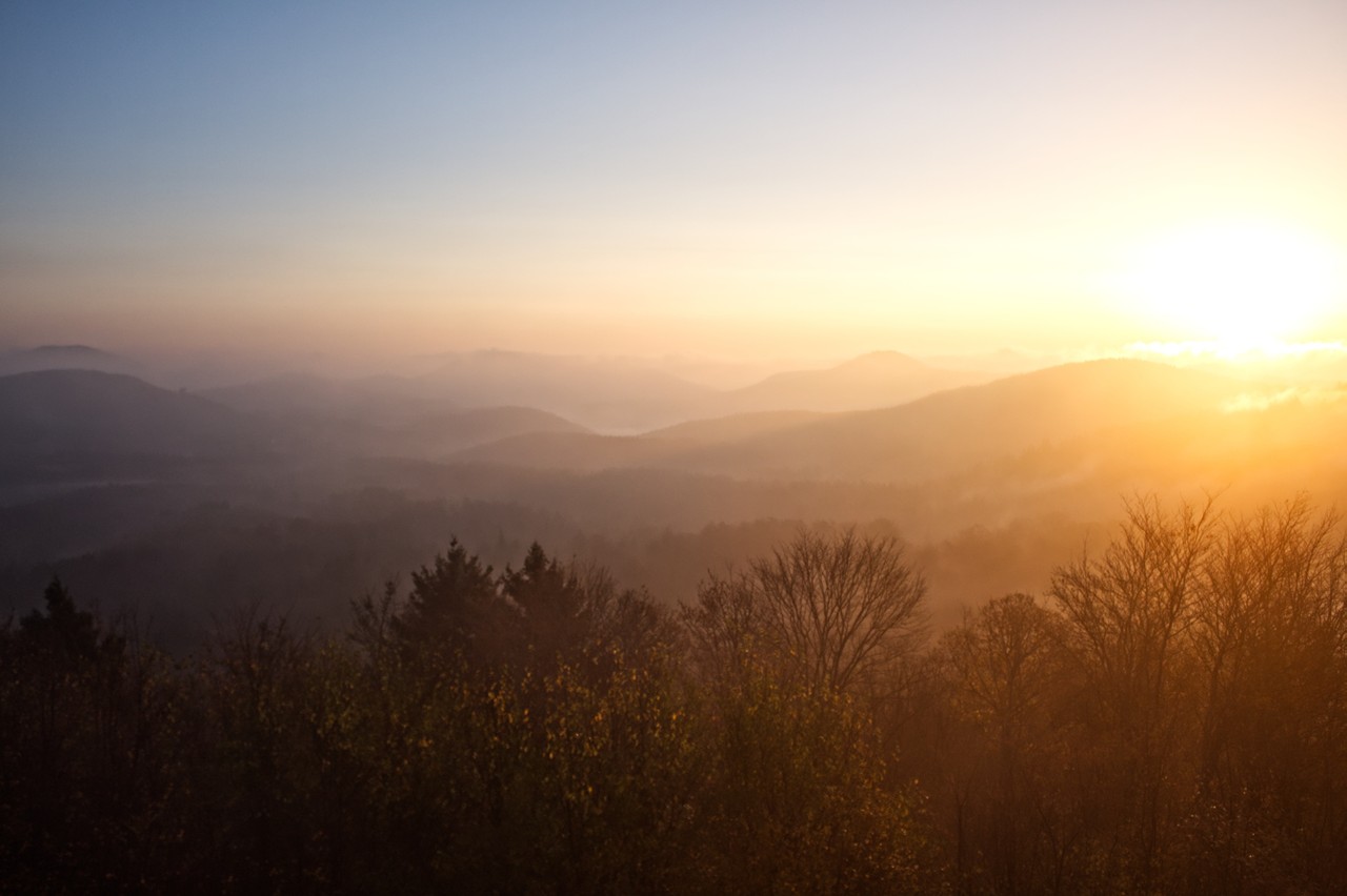 朝日が昇る景色
